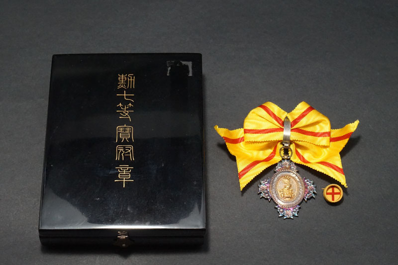 宝冠章・・・戦前の日本の勲章 | 骨董品などの遺品整理・買取は口コミ