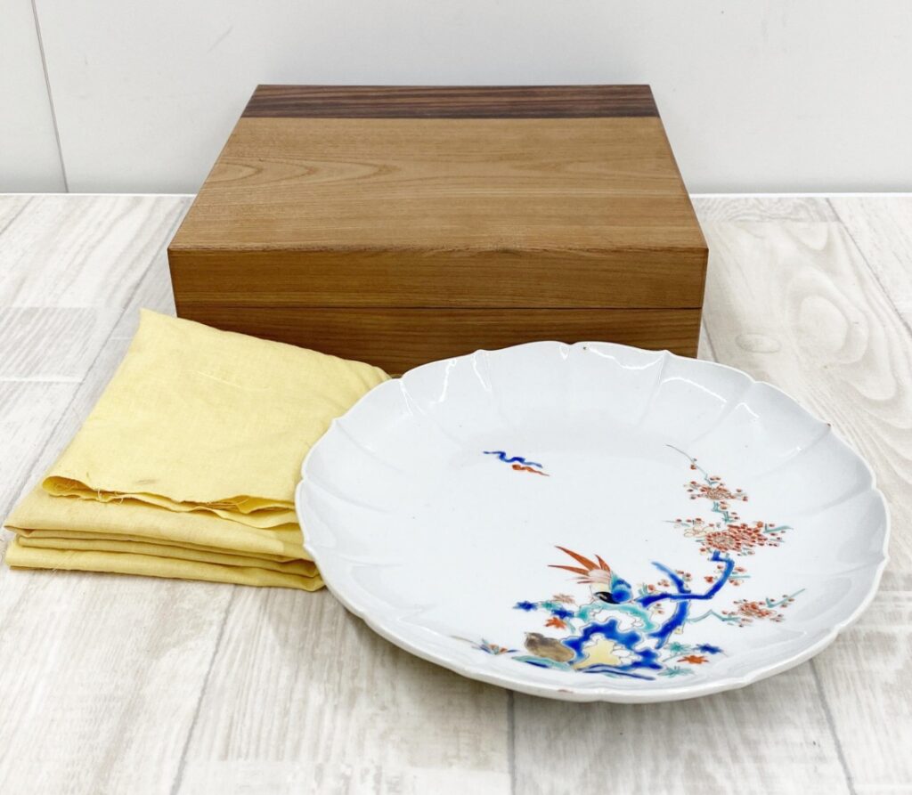 初めての骨董品売却でも安心｜「酒井田柿右衛門」の歴史と愛媛県松山市での店頭買取エピソード【買取専門店 くらや 松山店】