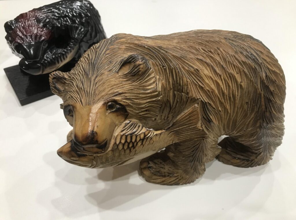 〈木彫りの熊〉など民芸品の買取は札幌市にある【買取専門店 くらや 札幌南店】にお任せください！