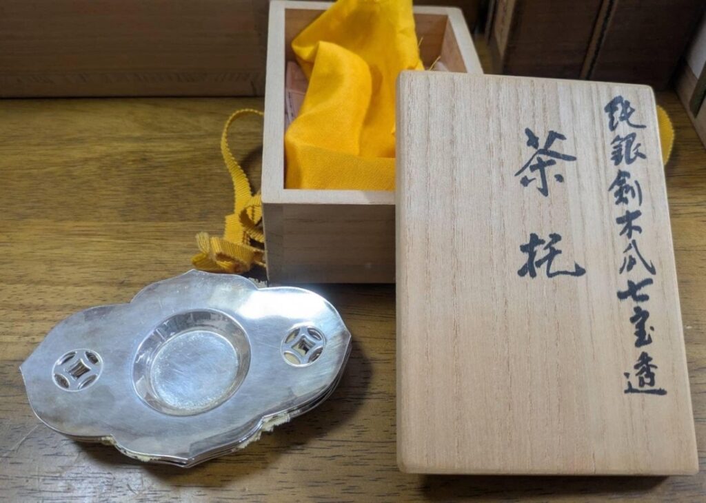 持ち運べない大切な品も安心｜実家整理には出張買取という選択肢を｜出張買取のことなら、買取専門店 くらや 松山店にお任せください