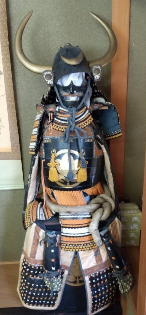 松山市で甲冑、鎧兜の買取は─買取専門店 くらや 松山店にお任せください｜戦国時代の甲冑から江戸期の儀礼具足まで丁寧査定─