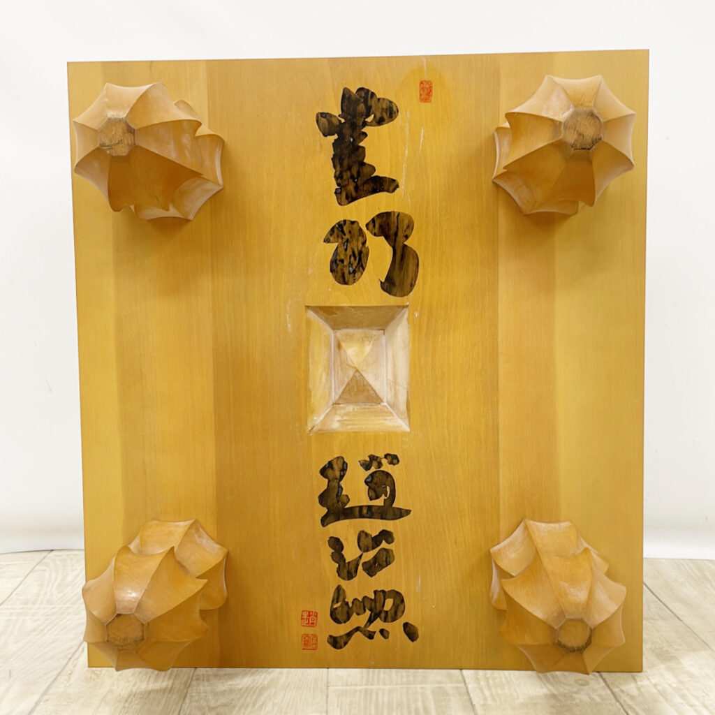 囲碁道具の最高峰──本蛤碁石・那智黒石・本榧碁盤を松山で買取いたします｜買取専門店 くらや 松山店