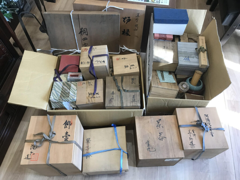 遺品整理や生前整理などで売却をお考えの方は、道内どこでも出張買取が可能な当店にお任せください！札幌市【買取専門店 くらや 札幌南店】