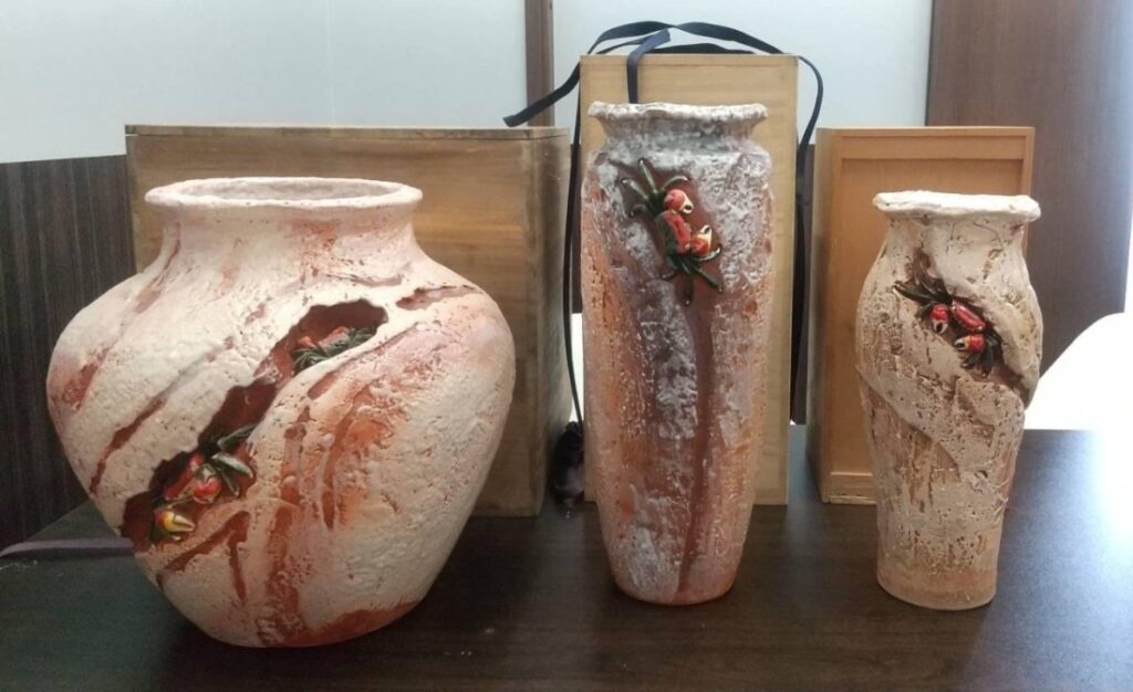 縁起物として愛される蟹モチーフ陶磁器｜二六焼・楽山焼・水月焼・砥部焼を徹底解説【買取専門店 くらや 松山店】