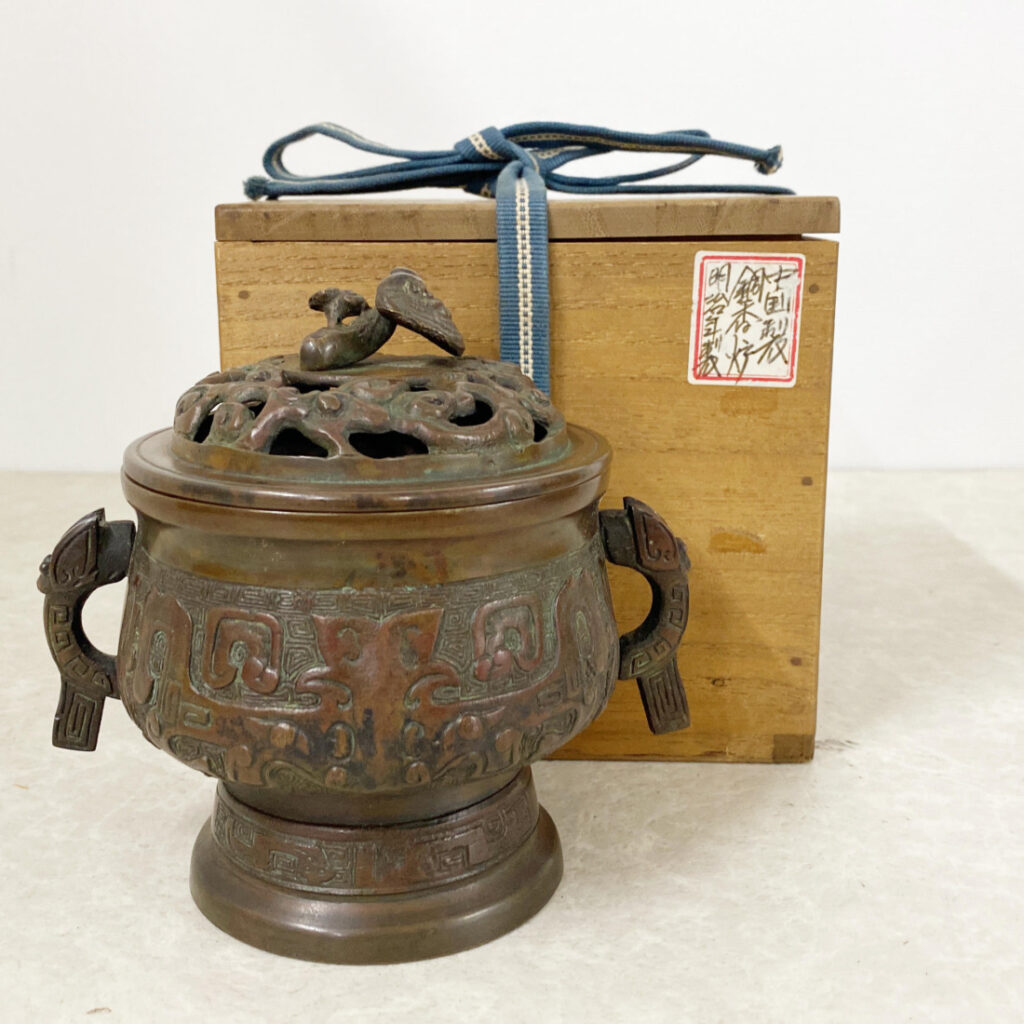 古銅香炉・金属花瓶の処分前に｜家に眠る骨董品の査定は買取専門店 くらや 松山店にお任せください