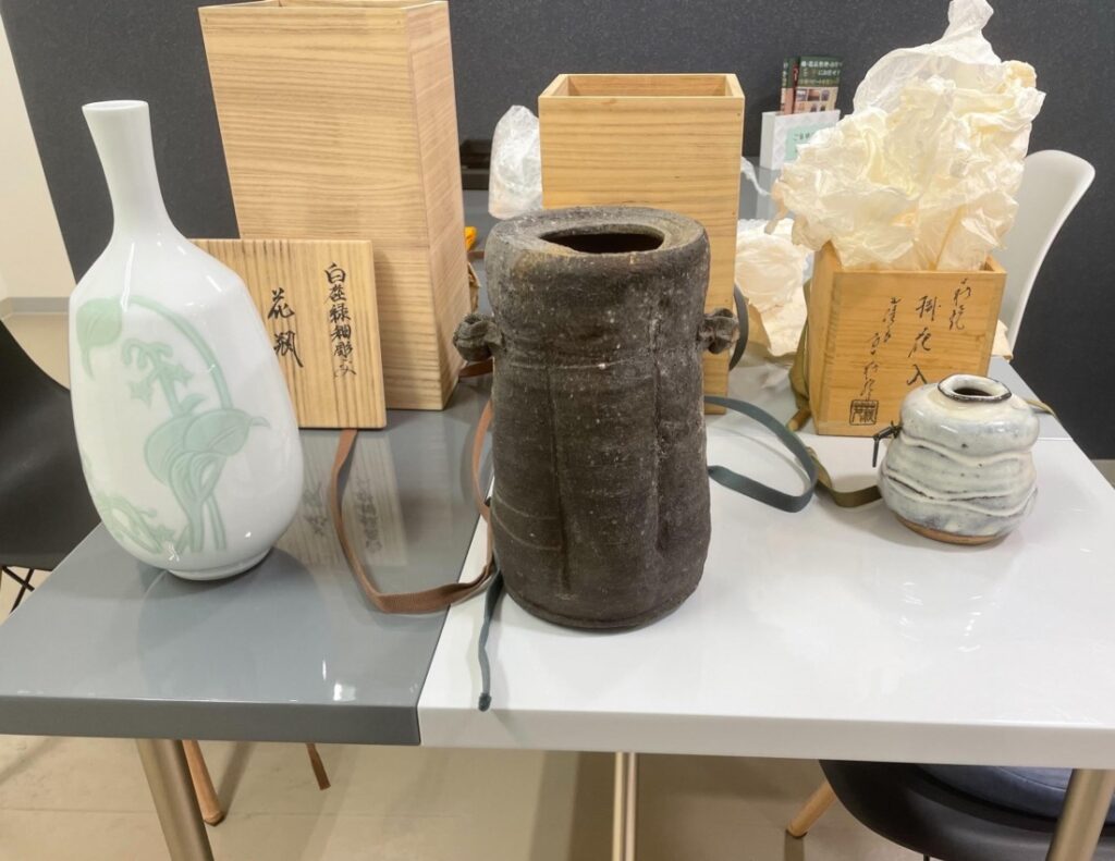 年末大掃除で出てきた“売れるかも”を見逃さない｜骨董・アクセサリー・小物まとめて査定｜買取専門店 くらや 松山店