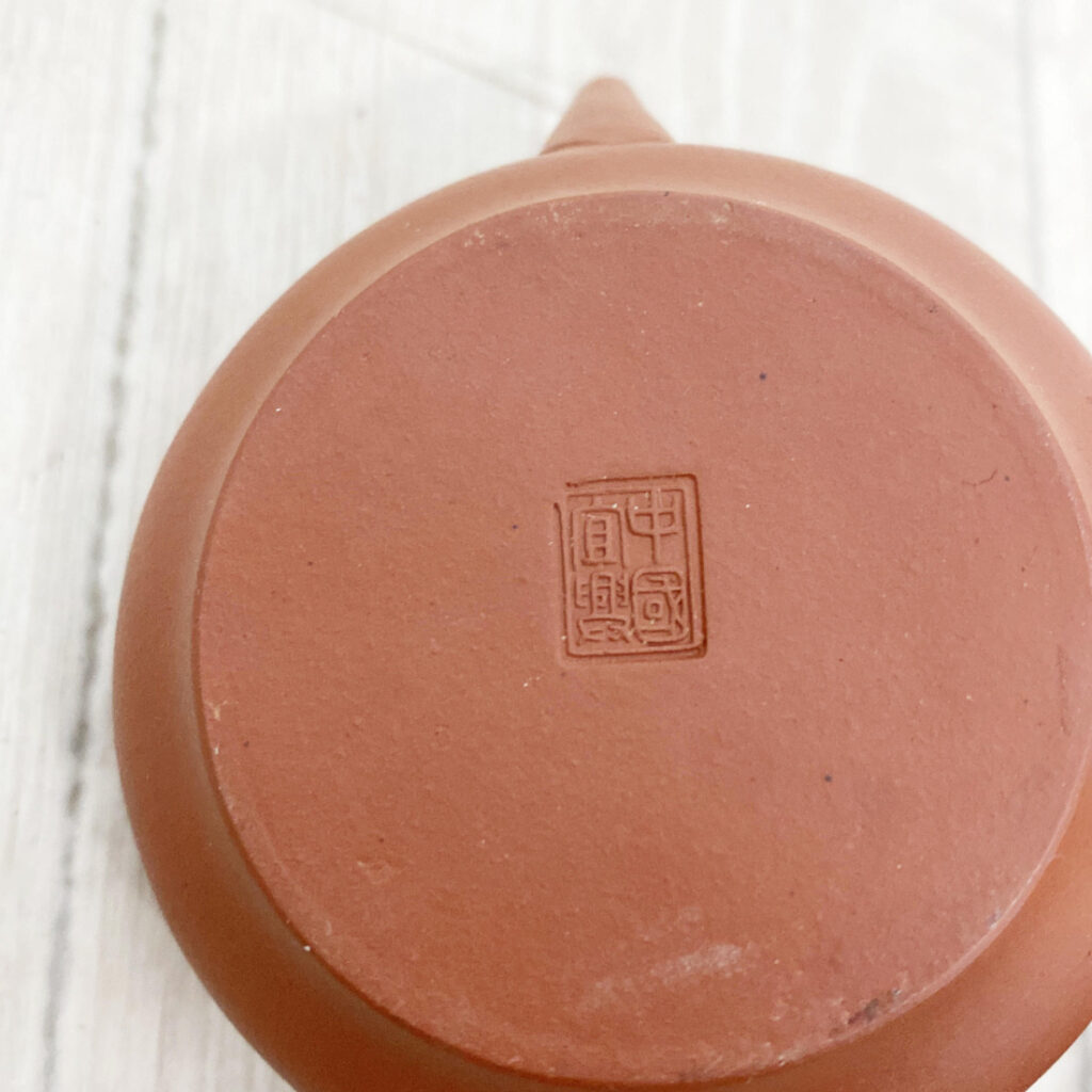 実家の整理で出た茶器が高評価？中国朱泥急須の可能性をプロ鑑定士が解説【買取専門店 くらや 松山店】
