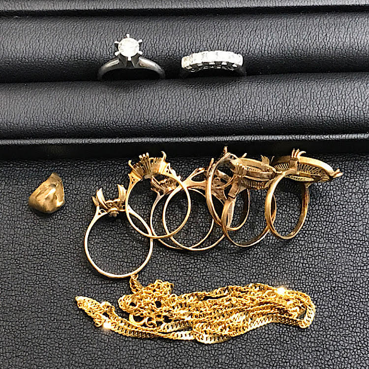 金歯や壊れたアクセサリーも高価買取中！札幌市【買取専門店 くらや 札幌南店】