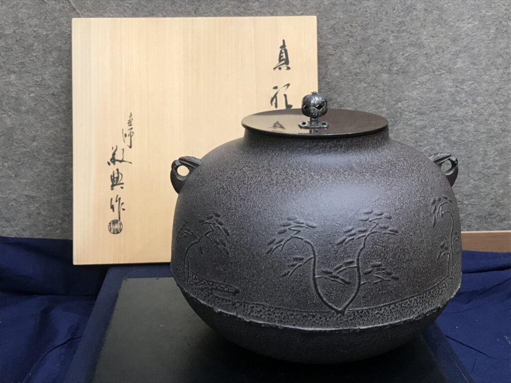 先人たちが作りあげた文化〈茶道〉のルーツとは？茶道具の高価買取は札幌市【買取専門店 くらや 札幌南店】へ！