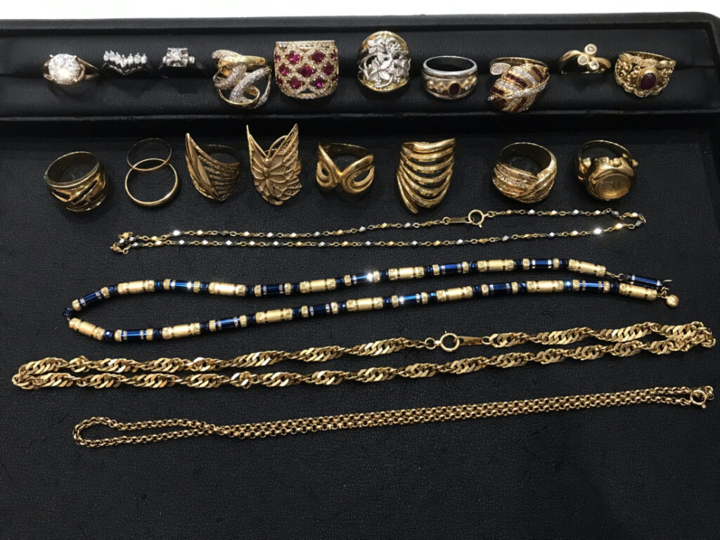 生前整理のこと詳しく知っていますか？生前整理・遺品整理の出張買取は札幌市【買取専門店 くらや 札幌南店】へ！