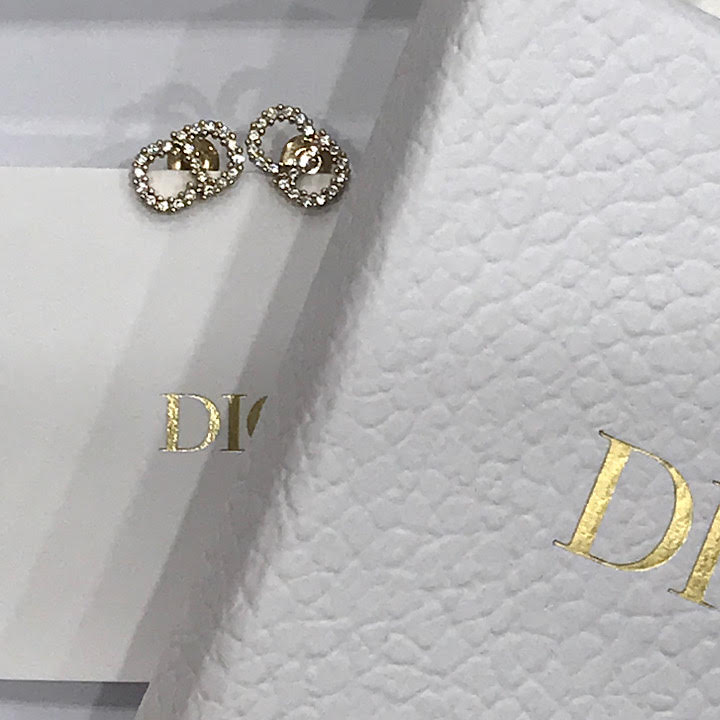 人気ブランド〈Christian Dior（クリスチャンディオール）〉とは？札幌市【買取専門店 くらや 札幌南店】
