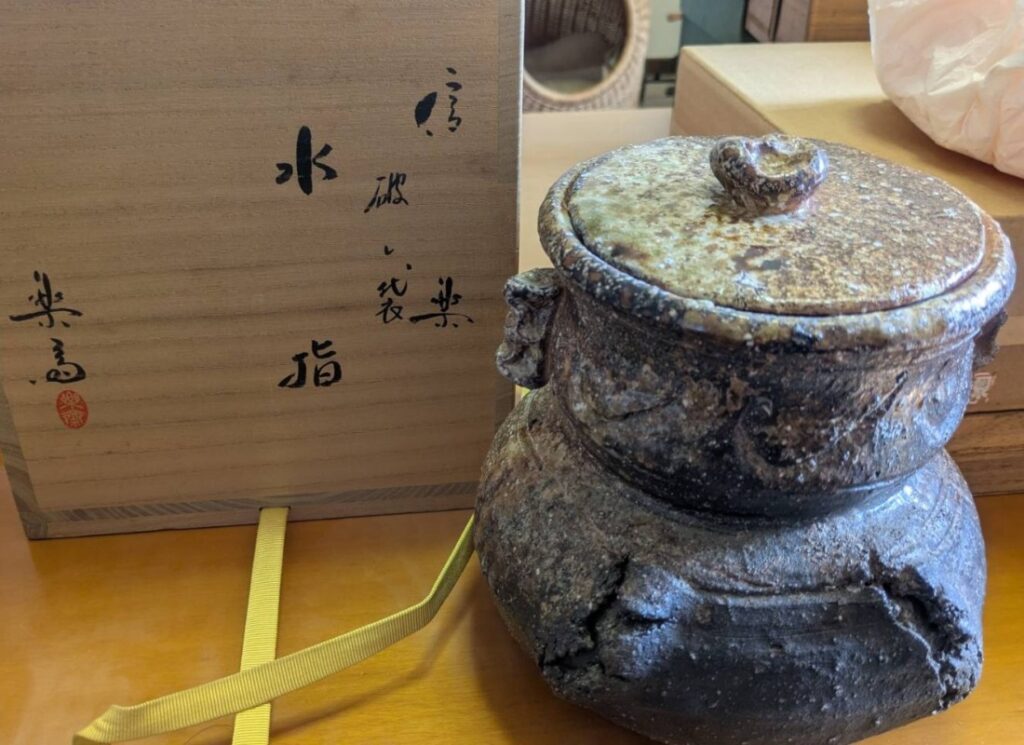【今治市へ出張買取】茶道にはさまざまな流派がある？お茶道具の価値と評価のポイント｜買取専門店 くらや 松山店